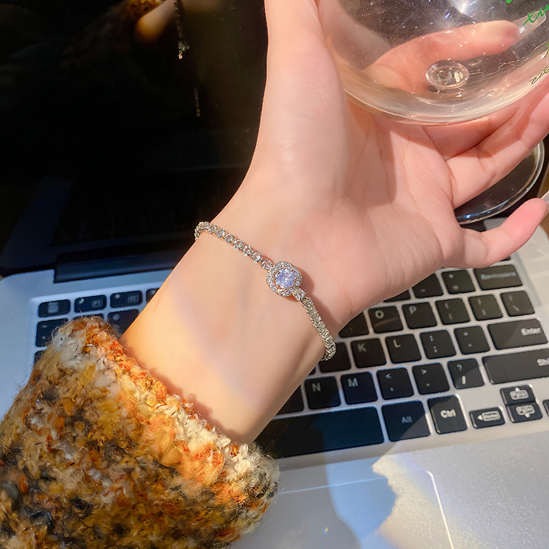 Elegant Halo Crystal Bracelet – Timeless Minimal Luxury