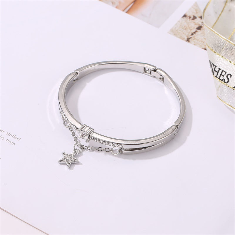 Celestial Star Charm Bracelet – Graceful Luxury with a Playful Sparkle