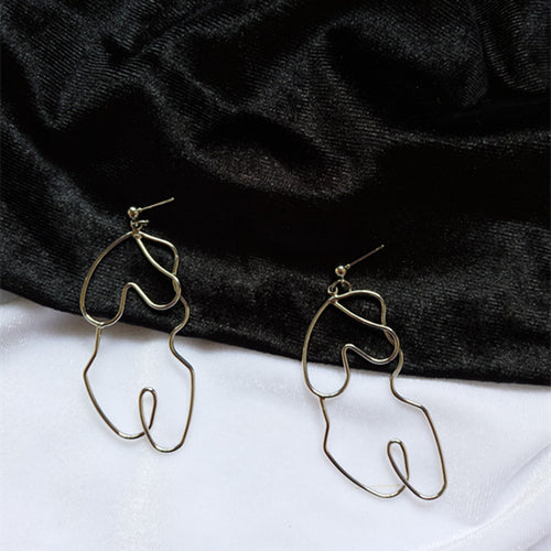 Abstract Art Line Earrings – Bold Expression of Modern Style