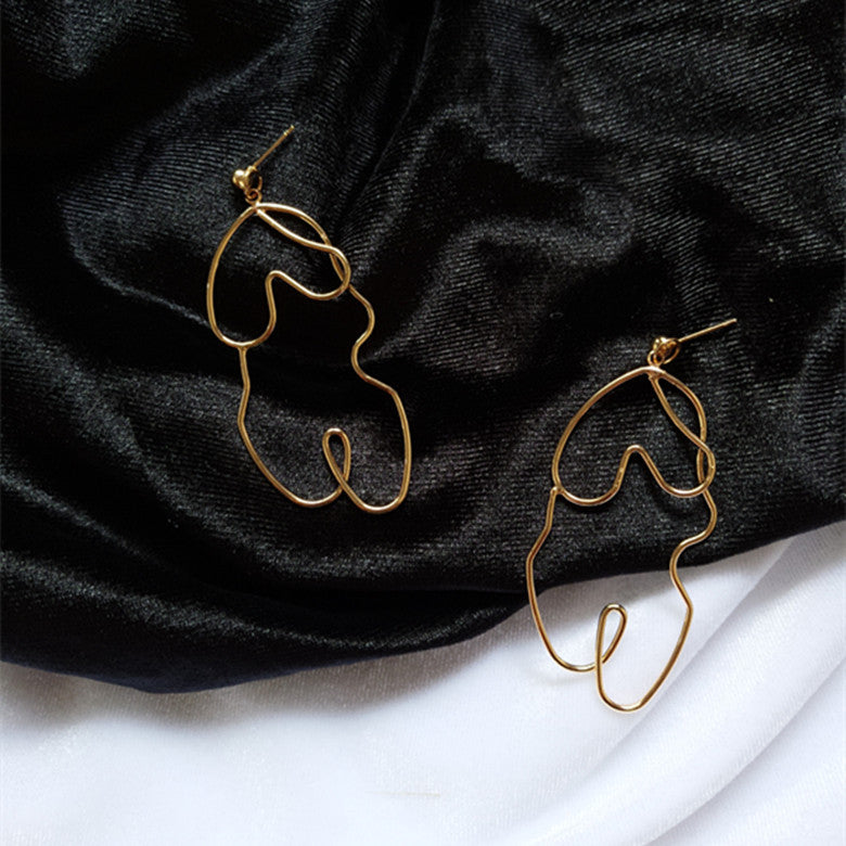 Abstract Art Line Earrings – Bold Expression of Modern Style