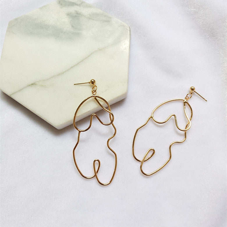 Abstract Art Line Earrings – Bold Expression of Modern Style