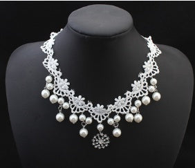 Vintage Lace Pearl Necklace – Elegant Statement Jewelry