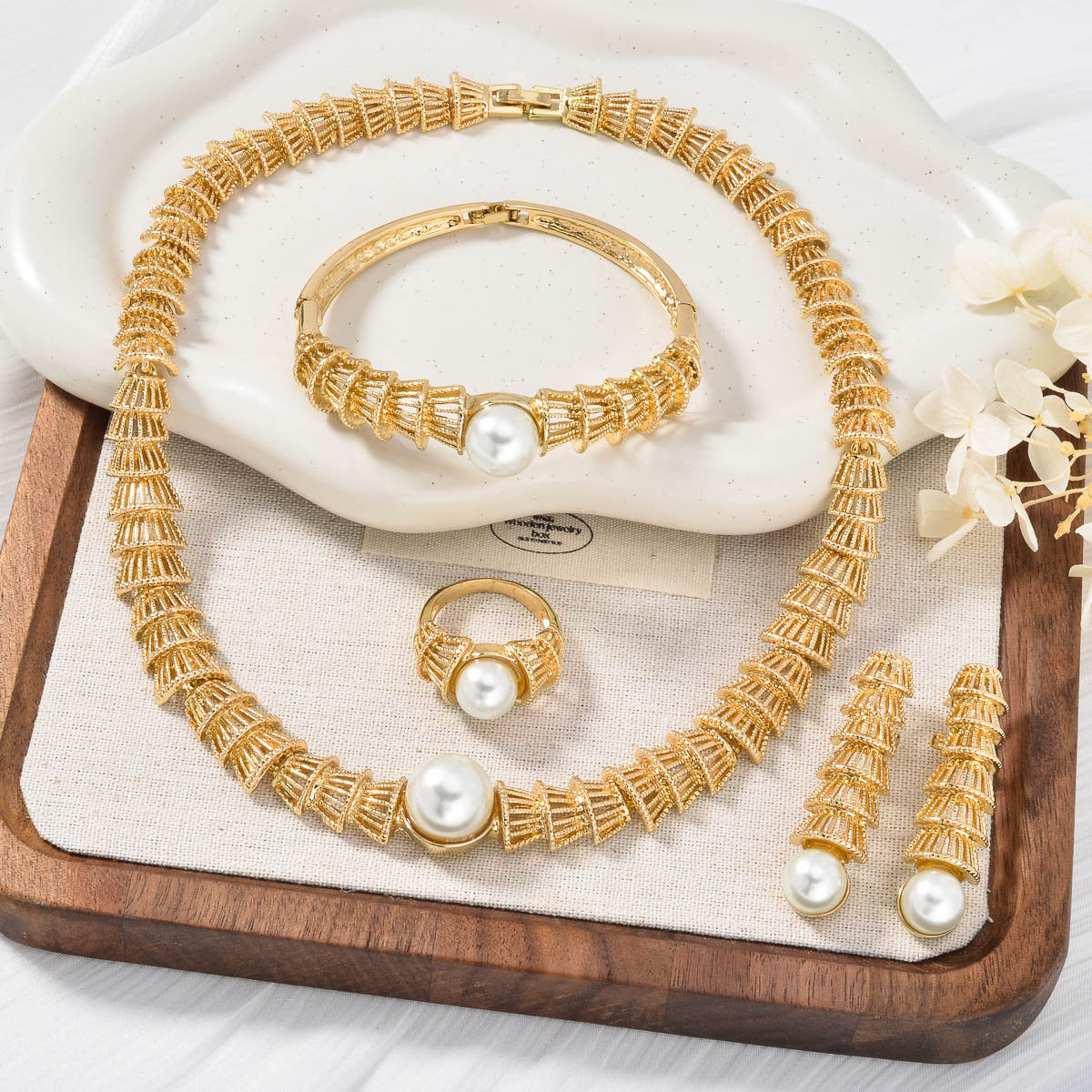 Royal Baroque Pearl Jewelry Set – Vintage Gold Collection