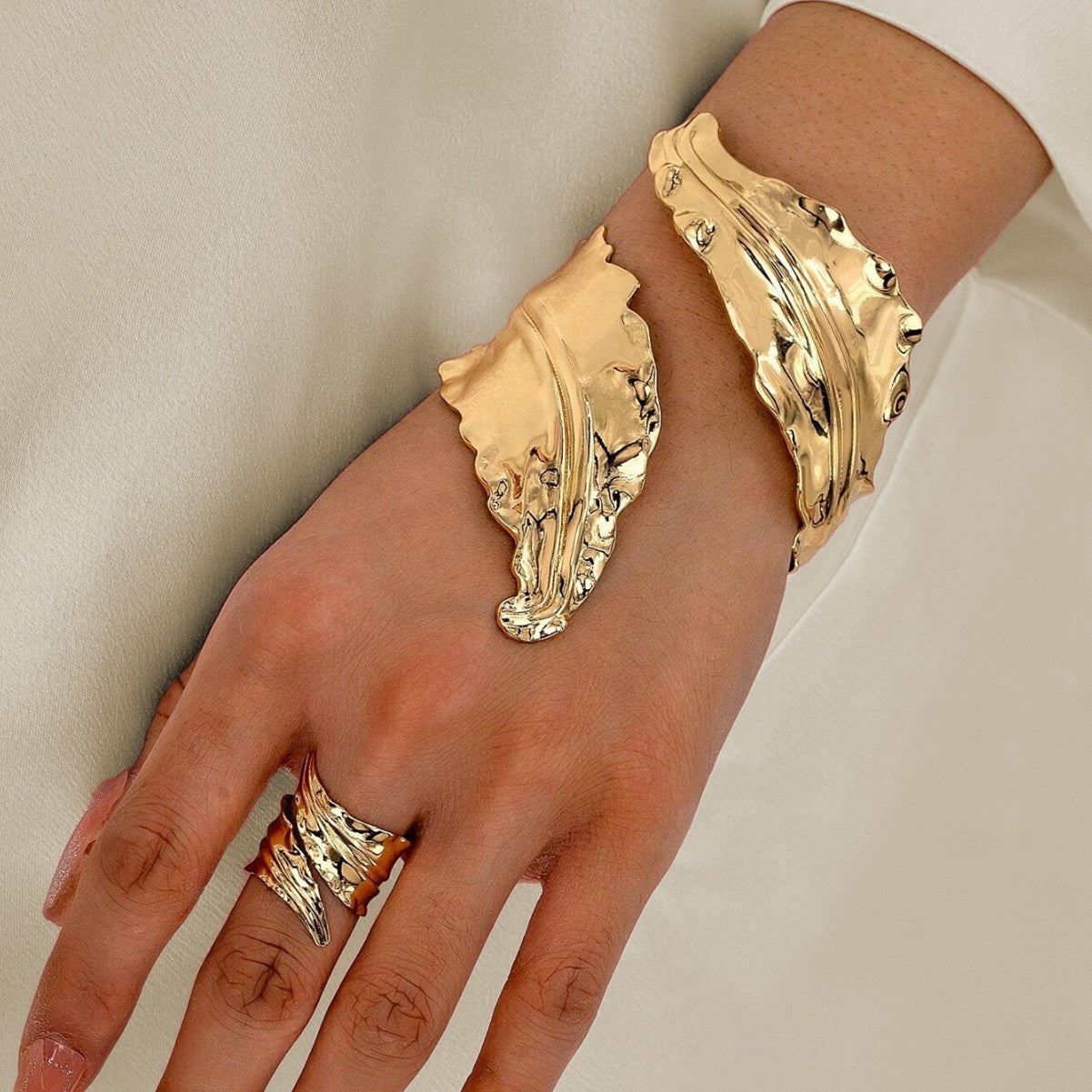 Sculpted Leaf Gold Cuff Set – Bold Artistic Luxury